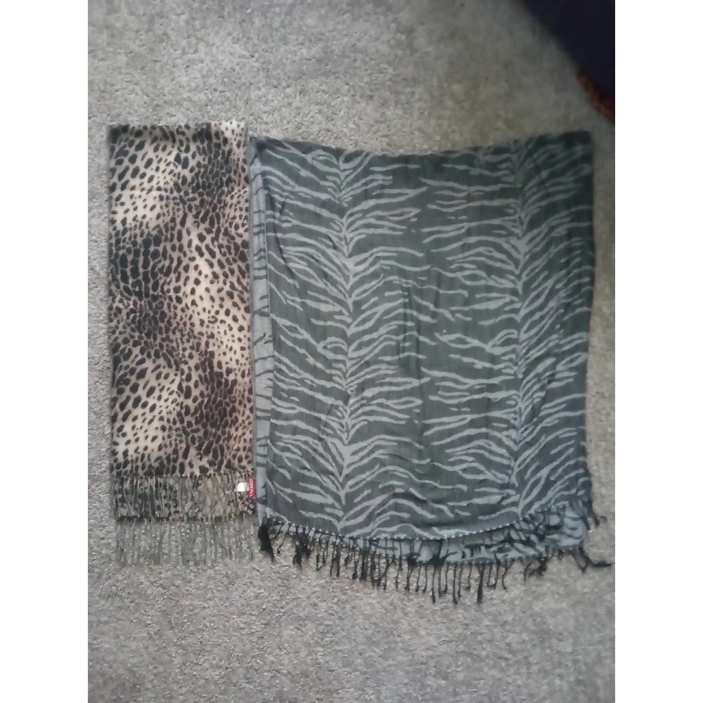 Animal print hat and scarf lot.